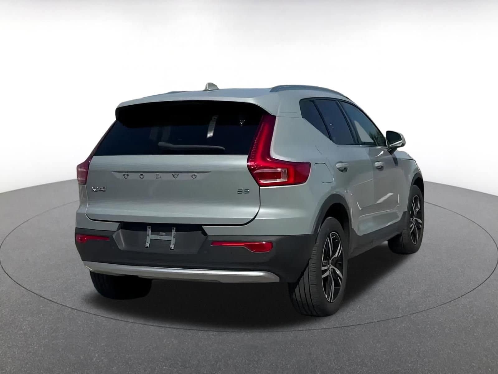 Thumbnail: 2024 Volvo XC40 - 14