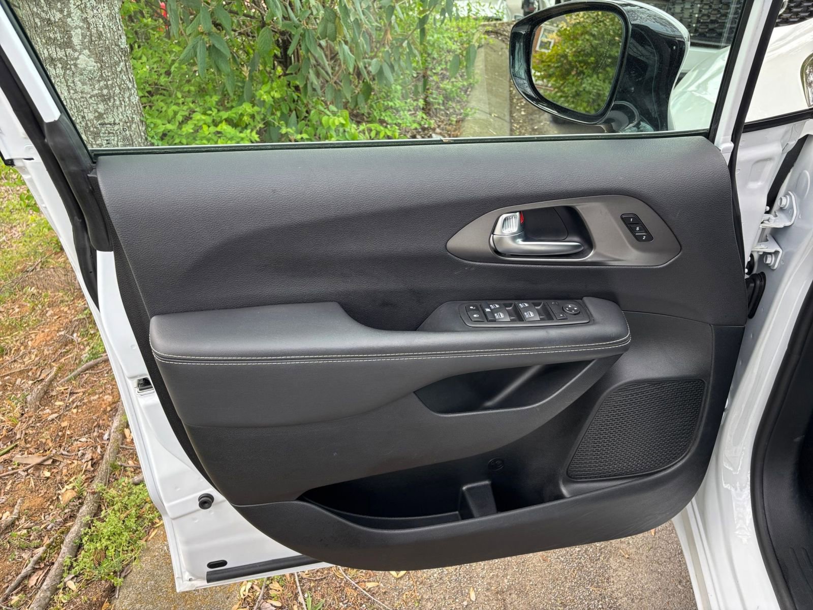 Thumbnail: 2025 Chrysler Pacifica - 18