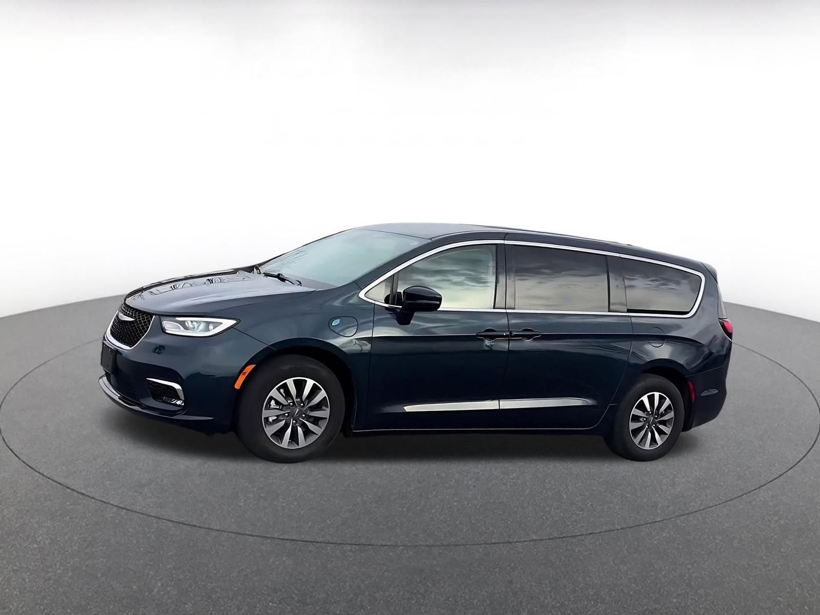 Thumbnail: 2023 Chrysler Pacifica - 8