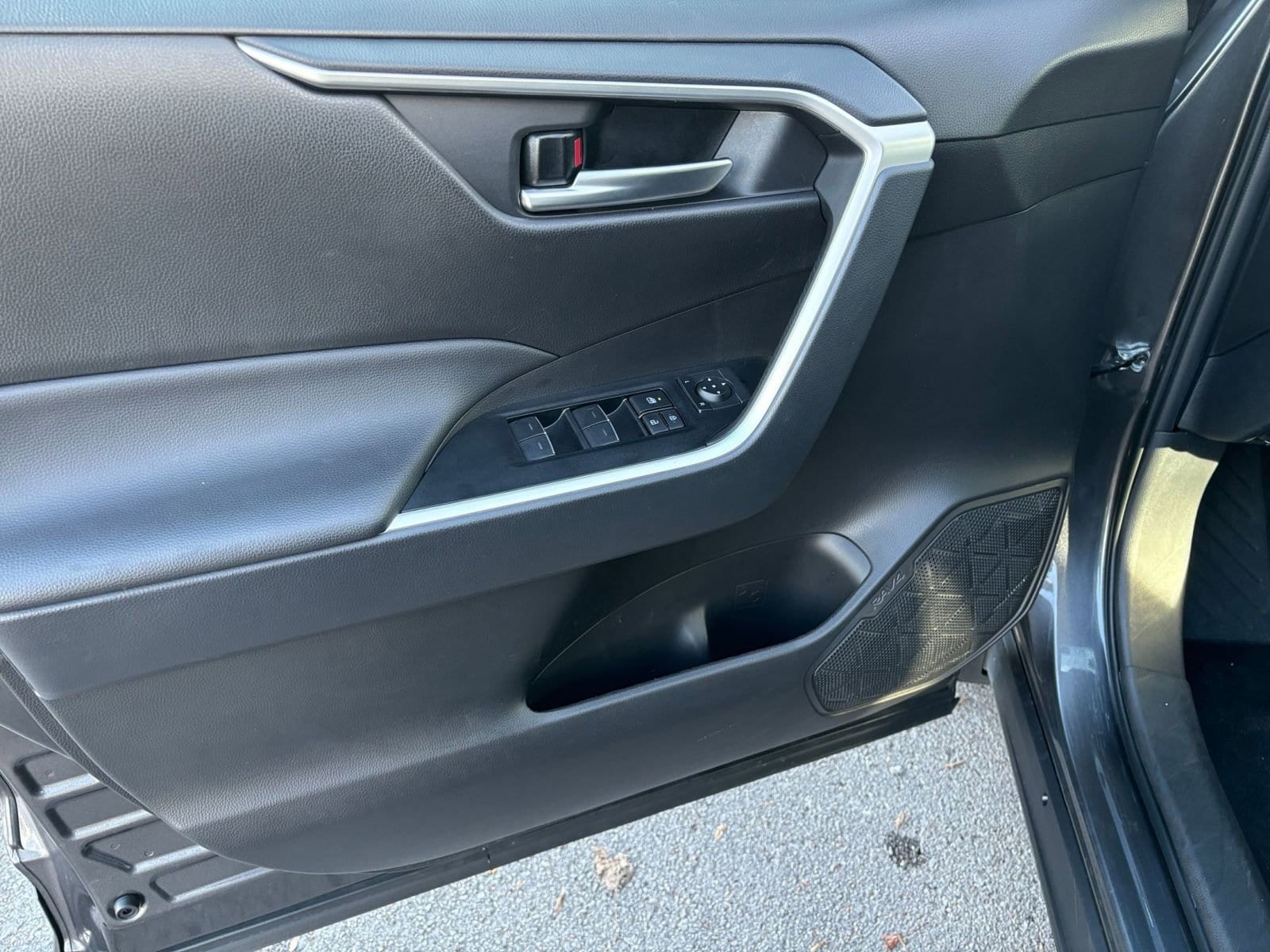 Thumbnail: 2025 Toyota RAV4 - 20