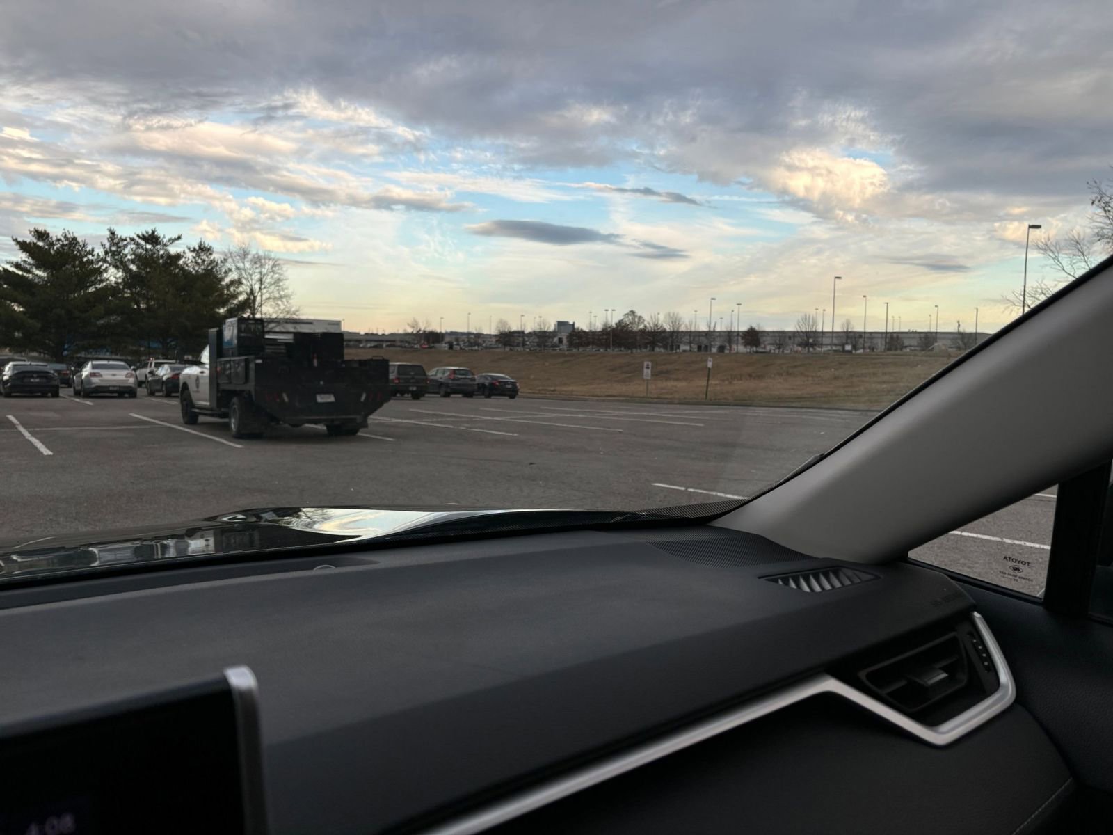 Thumbnail: 2025 Toyota RAV4 - 34