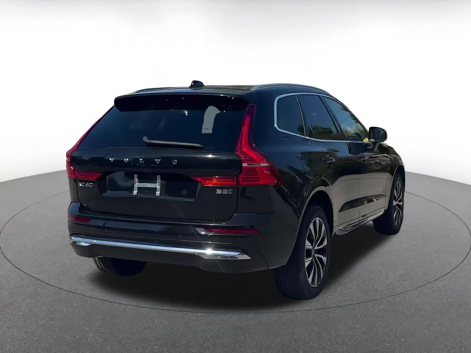 Thumbnail: 2023 Volvo XC60 - 14