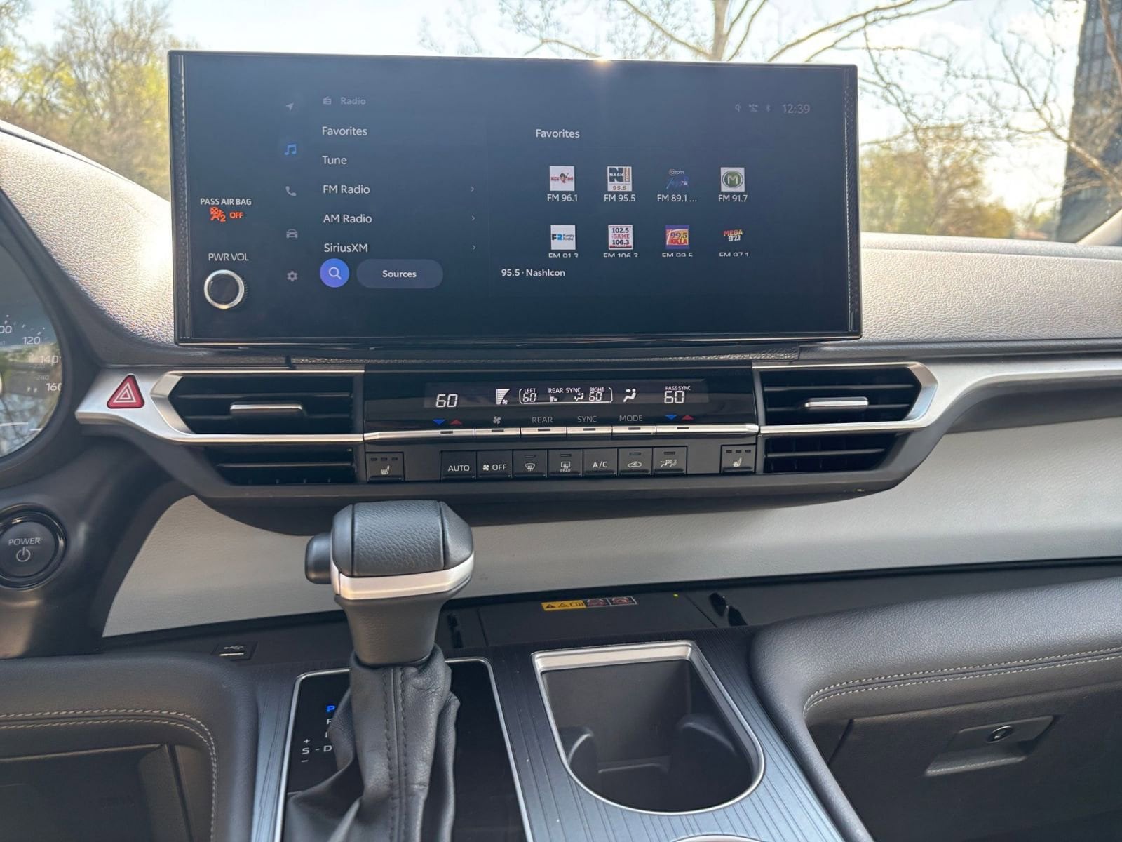 Thumbnail: 2025 Toyota Sienna - 17