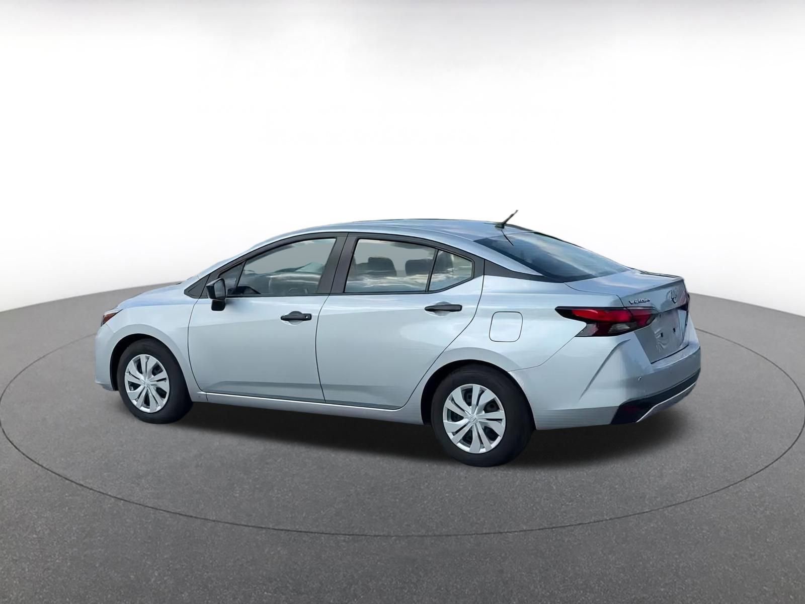 2024 Nissan Versa S 8