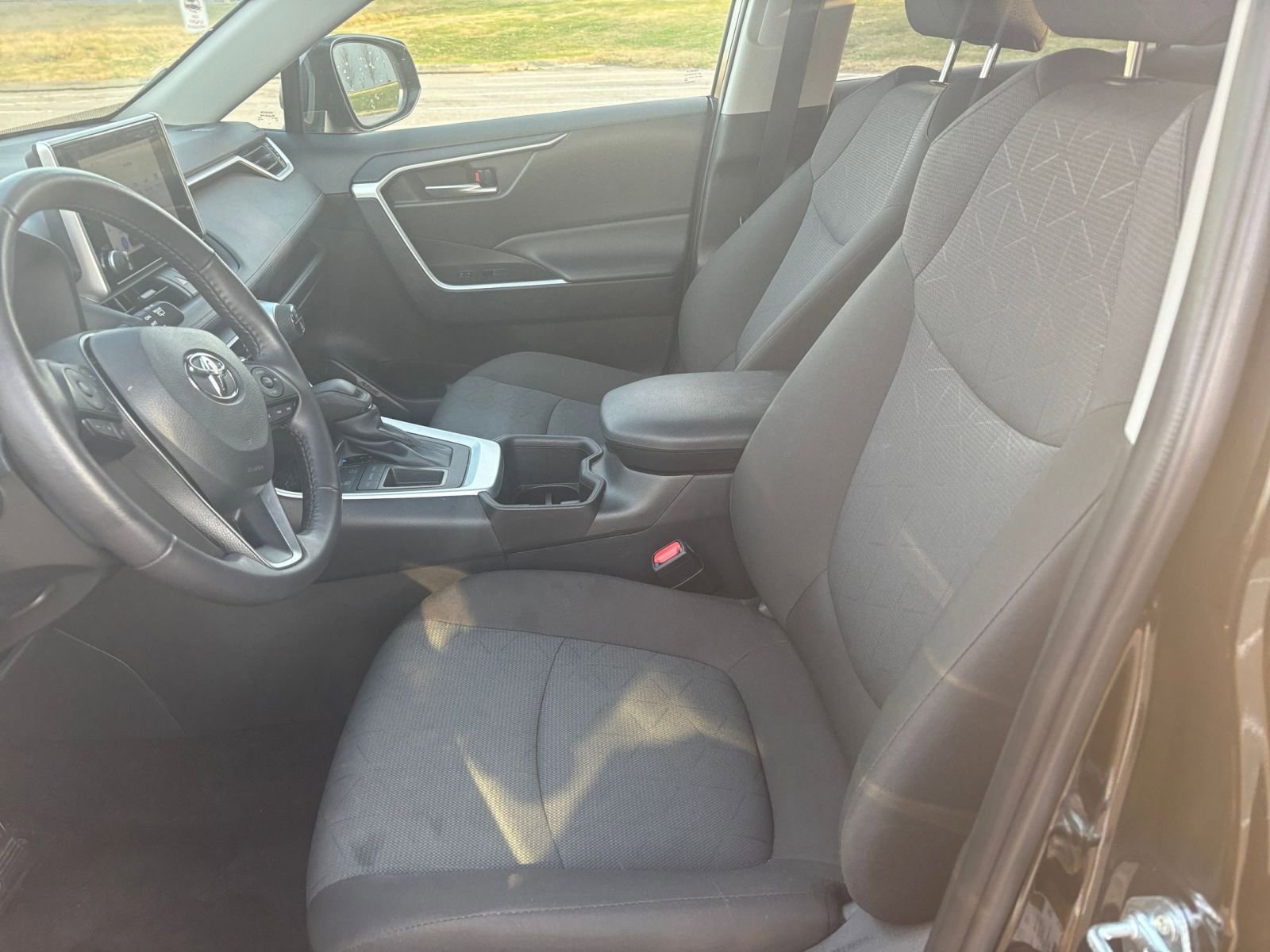 Thumbnail: 2025 Toyota RAV4 - 27