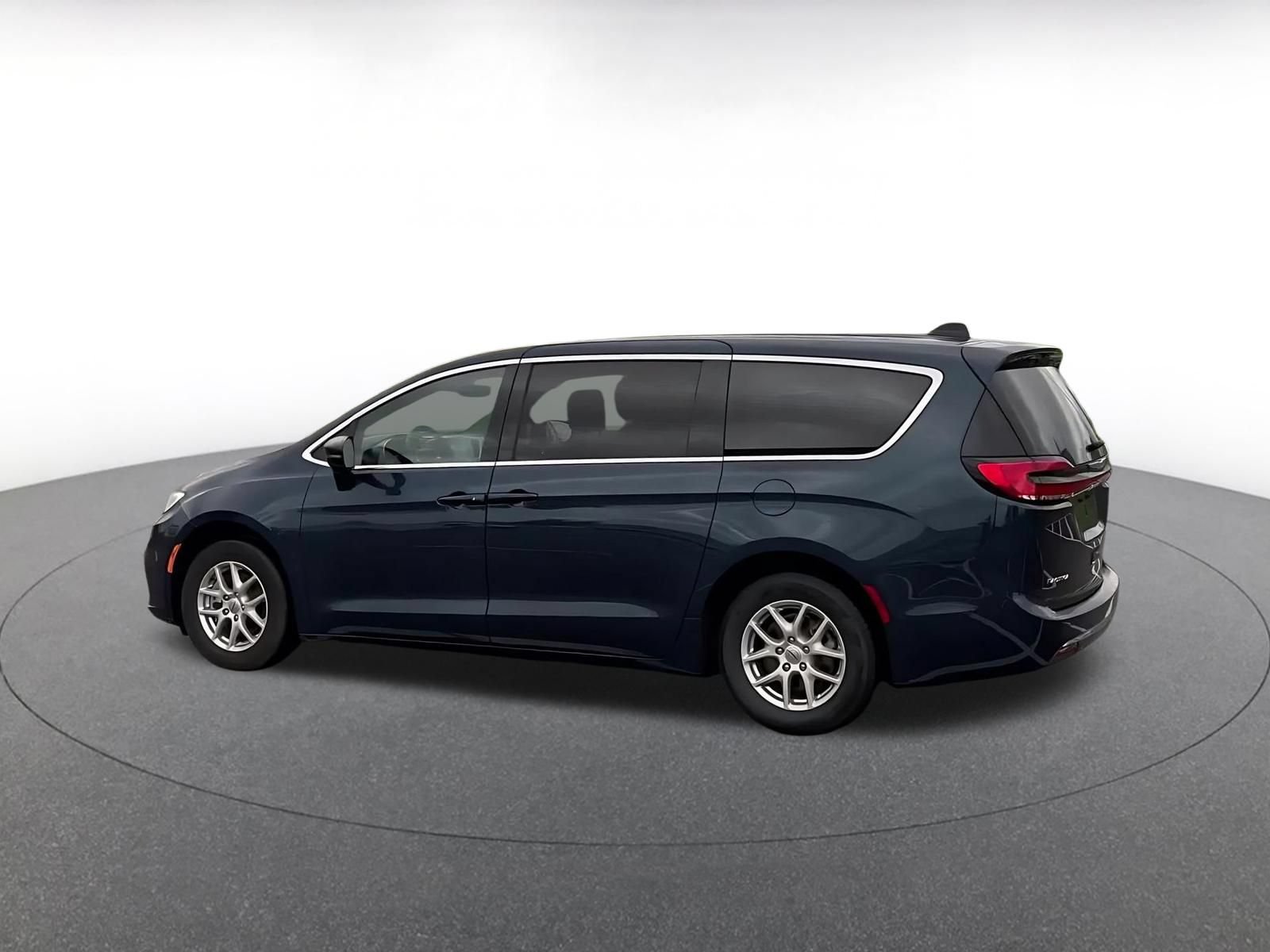 Thumbnail: 2025 Chrysler Pacifica - 10