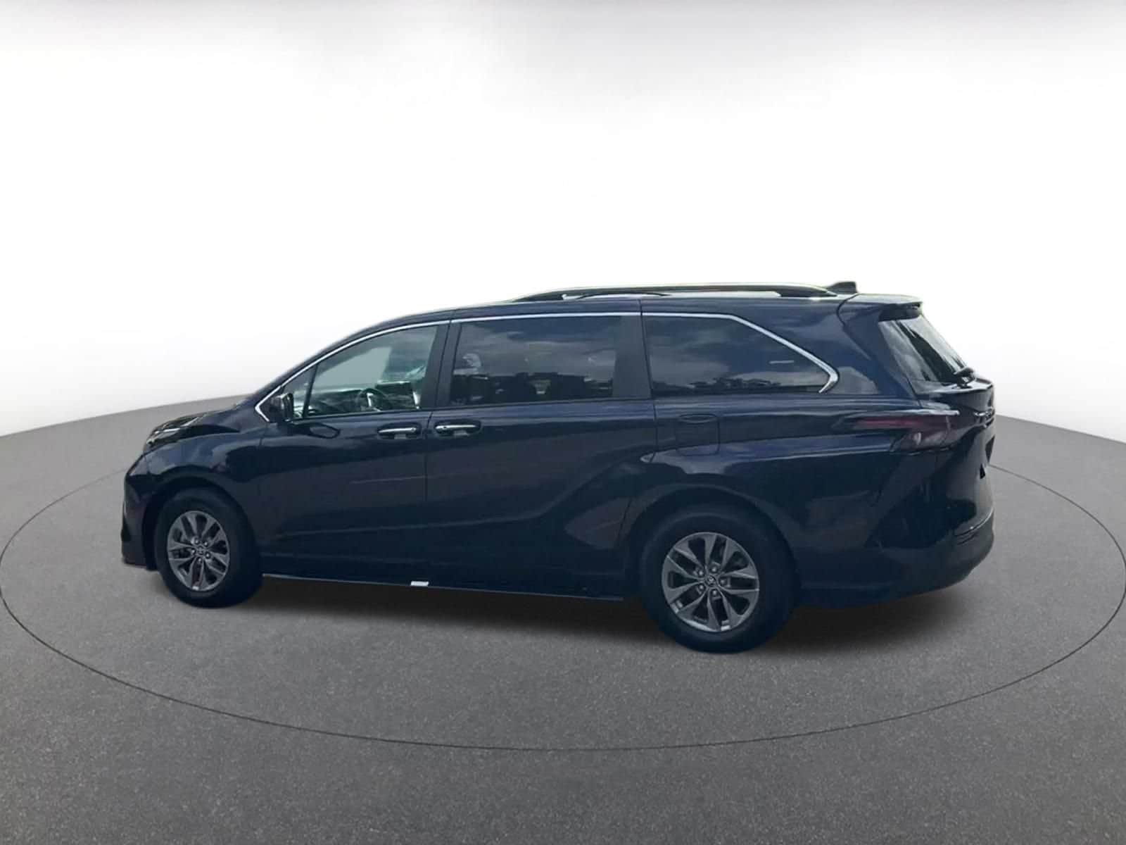 Thumbnail: 2024 Toyota Sienna - 8