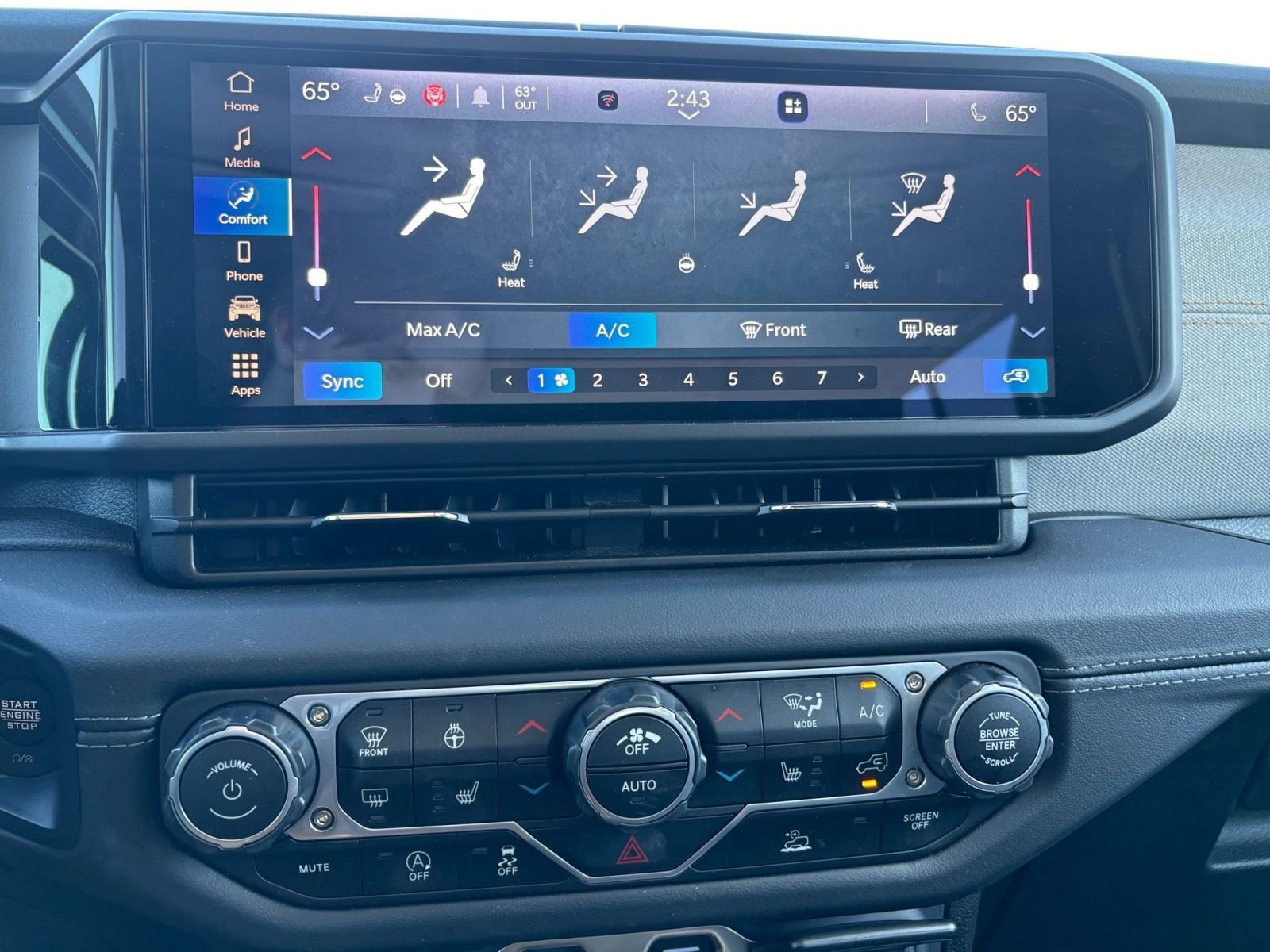 Thumbnail: 2025 Jeep Wrangler - 18