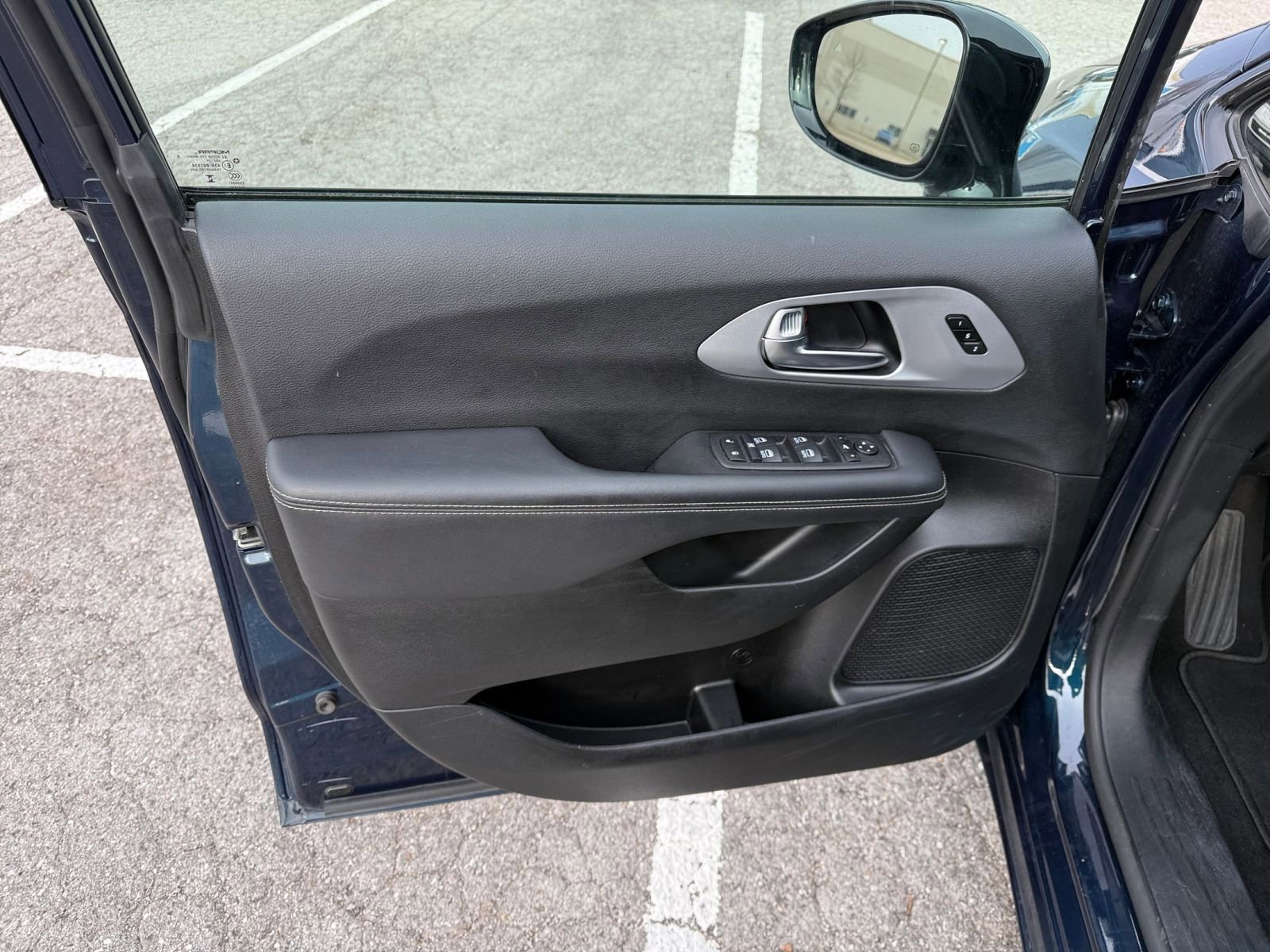 Thumbnail: 2025 Chrysler Pacifica - 18