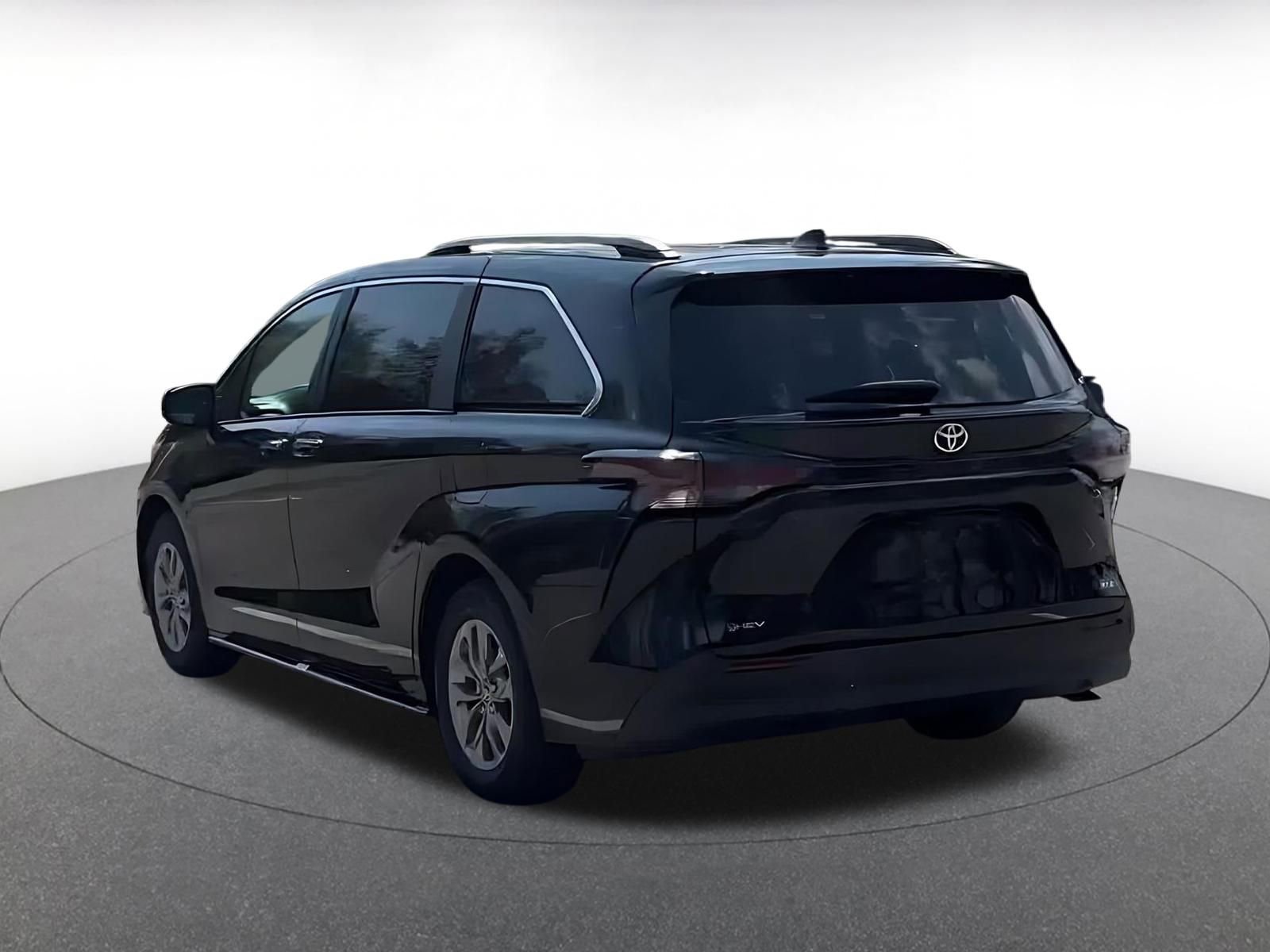 Thumbnail: 2025 Toyota Sienna - 11
