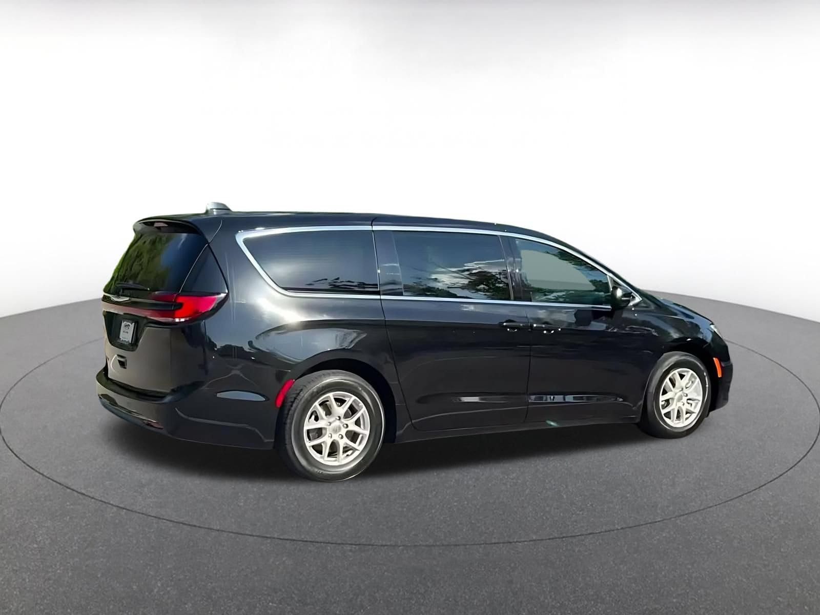 Thumbnail: 2025 Chrysler Pacifica - 12