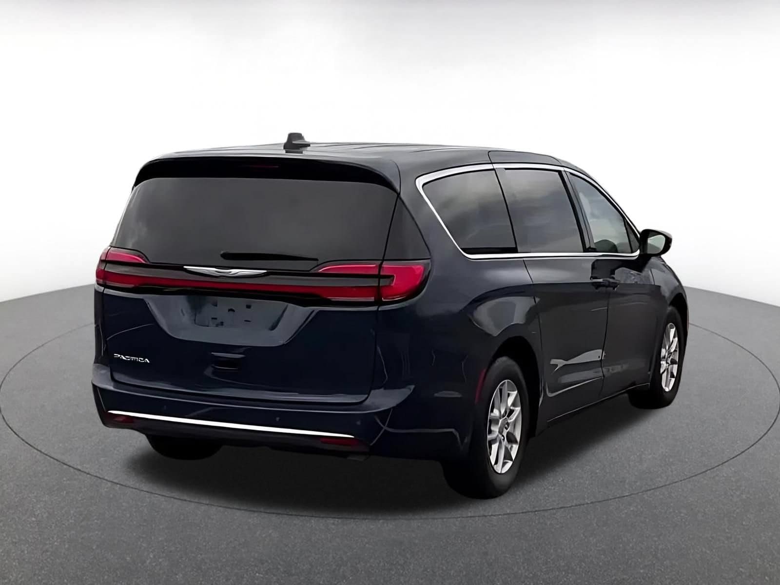 Thumbnail: 2025 Chrysler Pacifica - 14