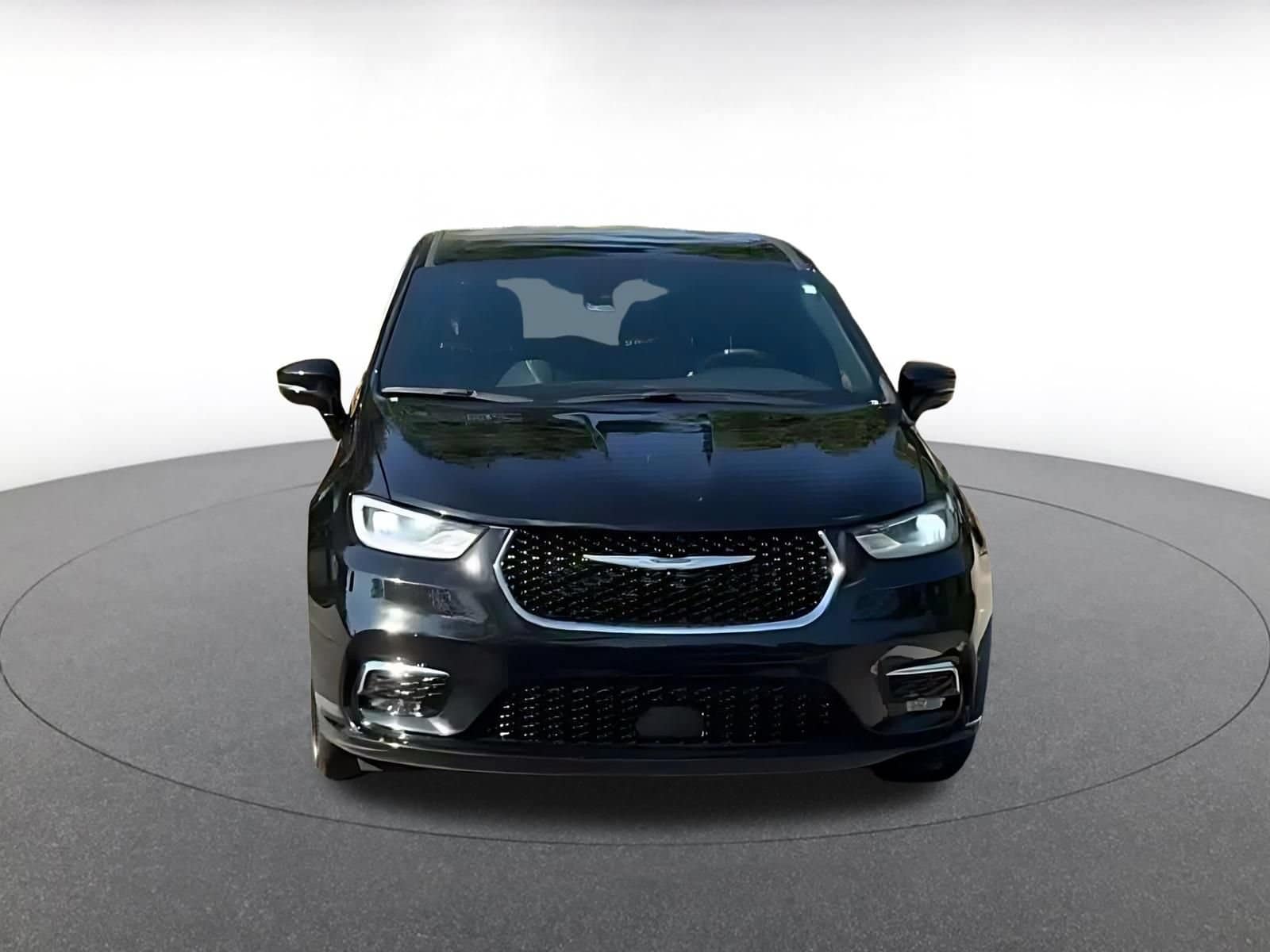 Thumbnail: 2025 Chrysler Pacifica - 4