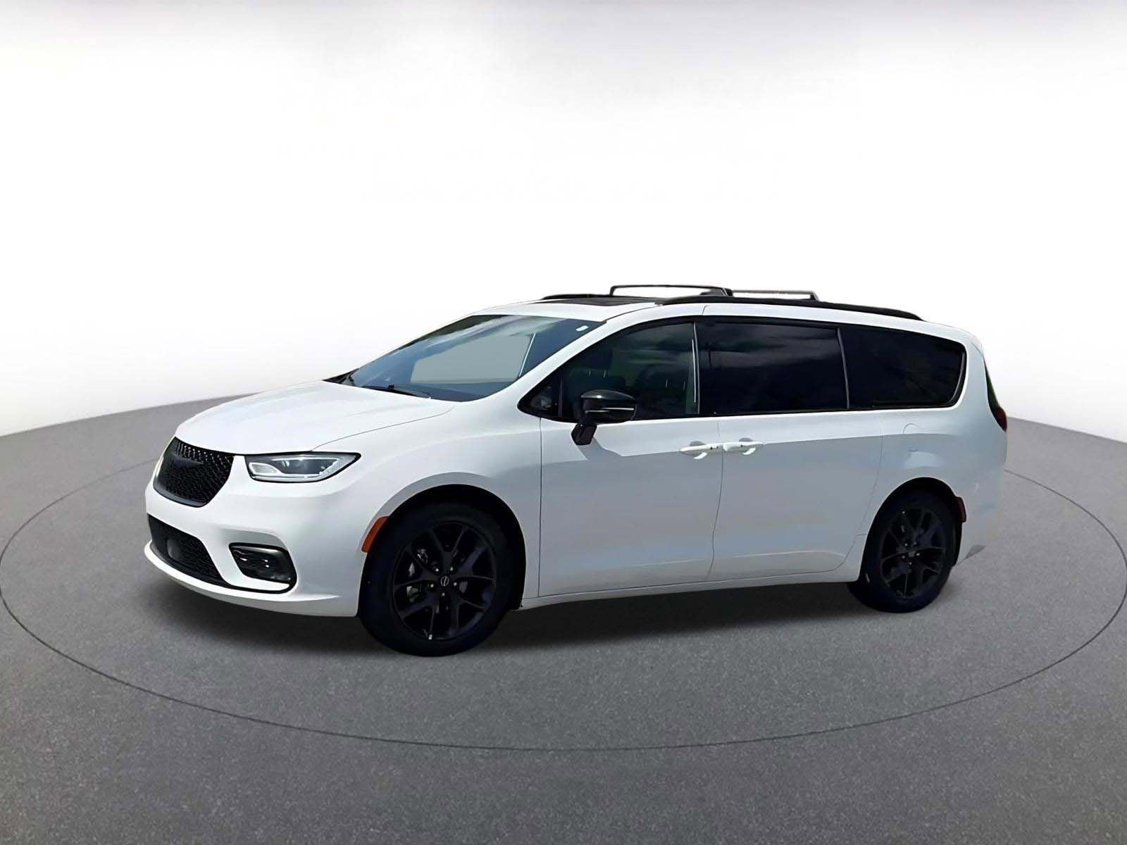 Thumbnail: 2025 Chrysler Pacifica - 8
