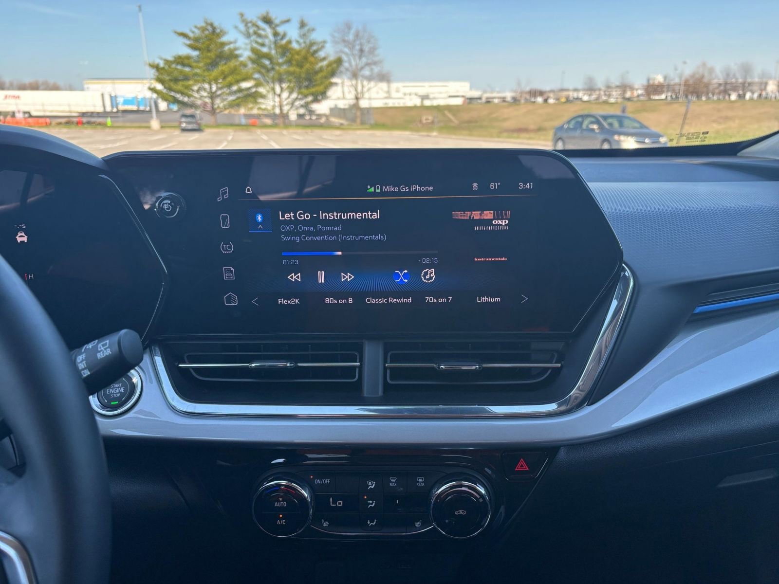 Thumbnail: 2025 Chevrolet Trax - 17