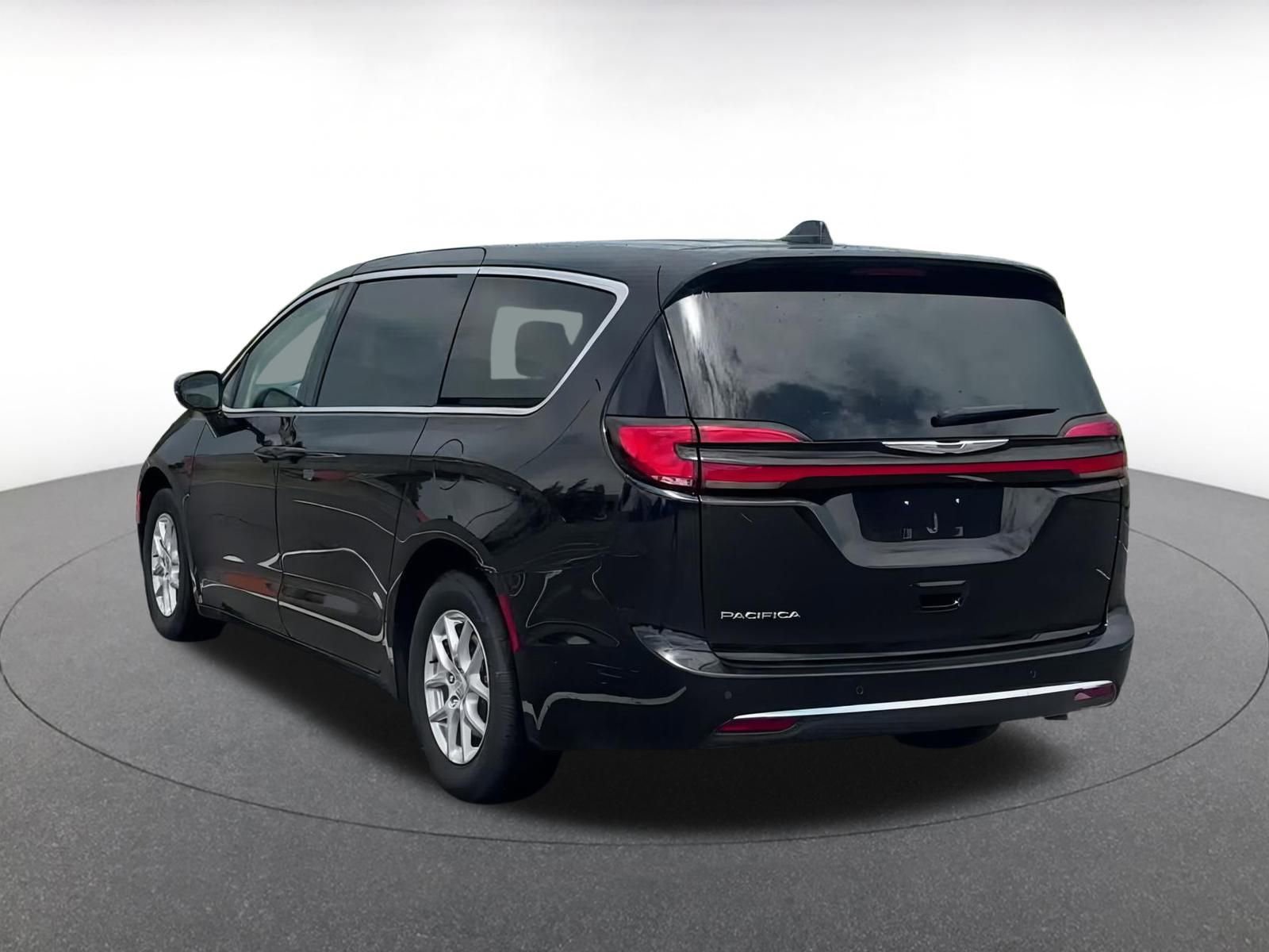 Thumbnail: 2024 Chrysler Pacifica - 11