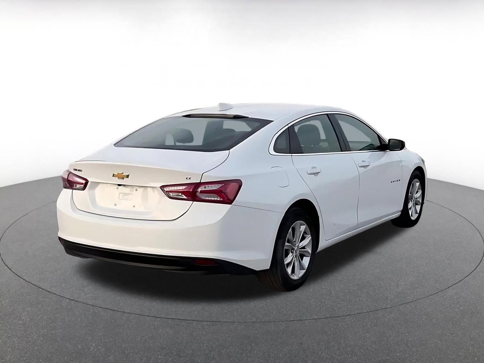 Thumbnail: 2022 Chevrolet Malibu - 14