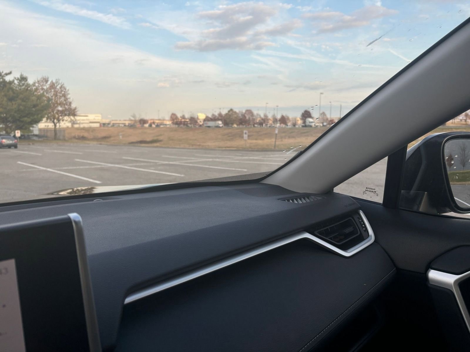 Thumbnail: 2025 Toyota RAV4 - 35