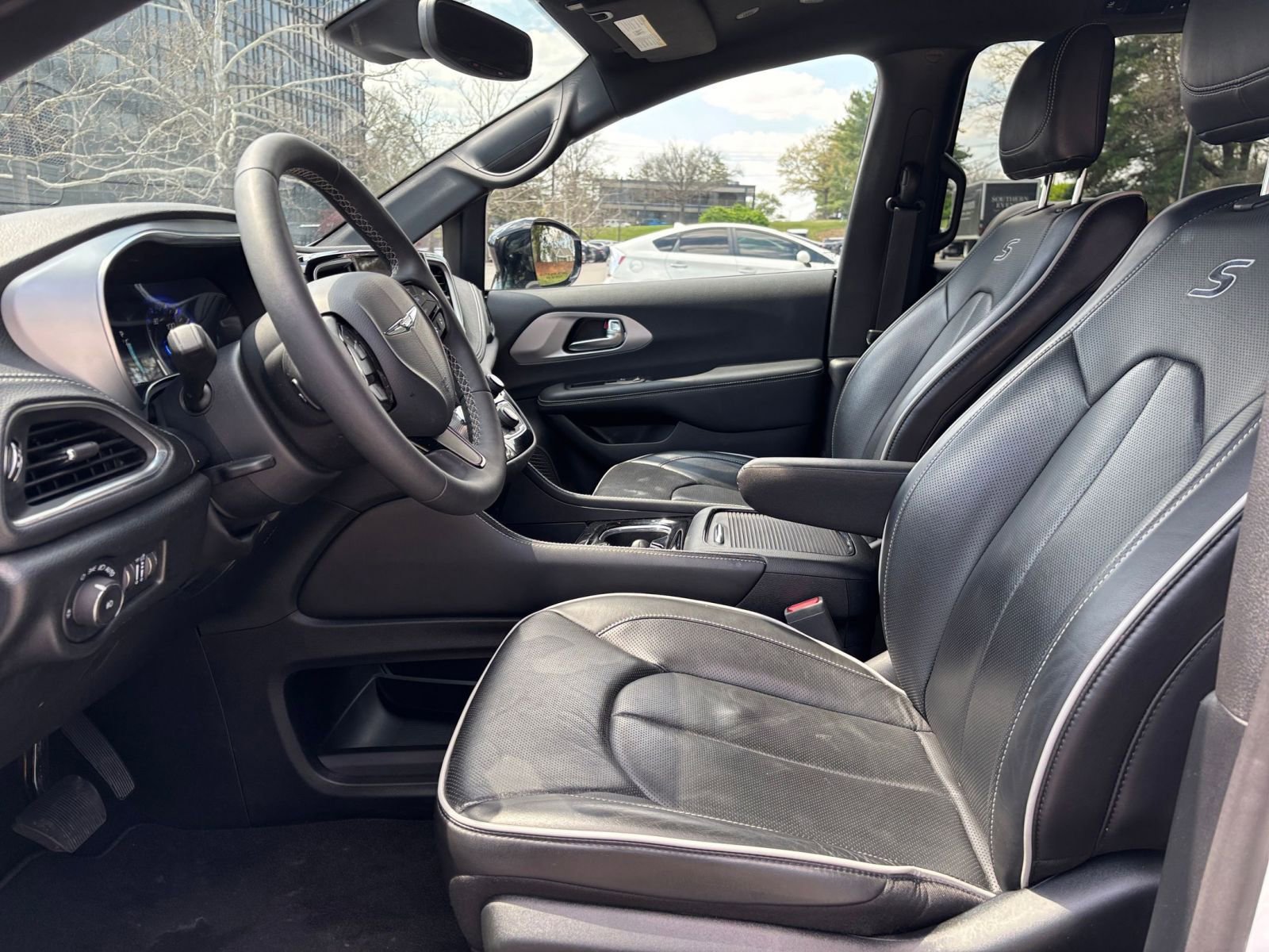 Thumbnail: 2025 Chrysler Pacifica - 30