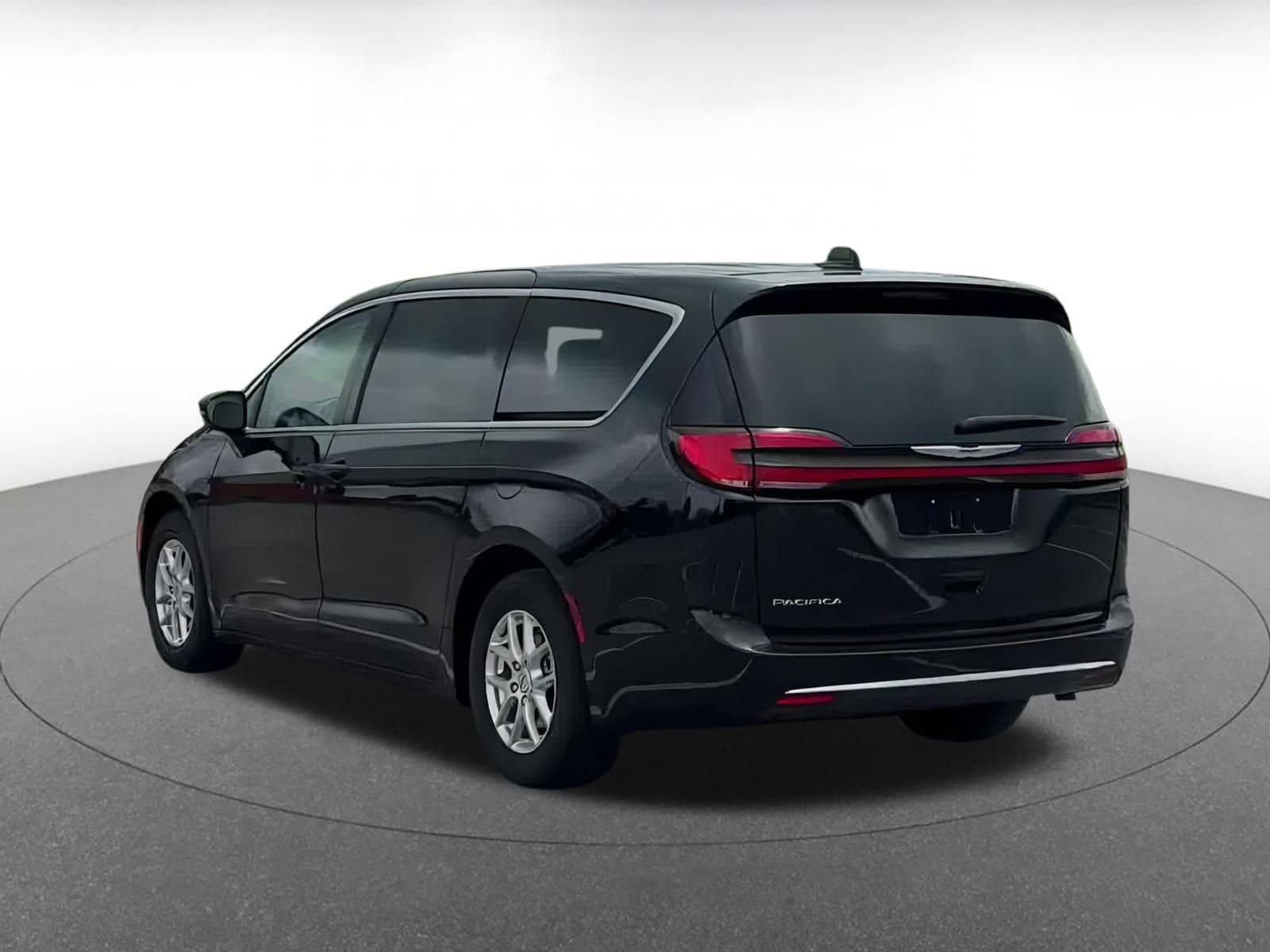 Thumbnail: 2024 Chrysler Pacifica - 11