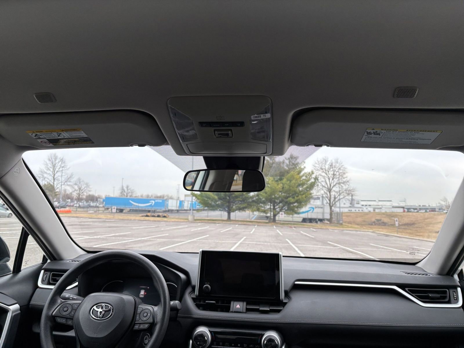 Thumbnail: 2025 Toyota RAV4 - 32