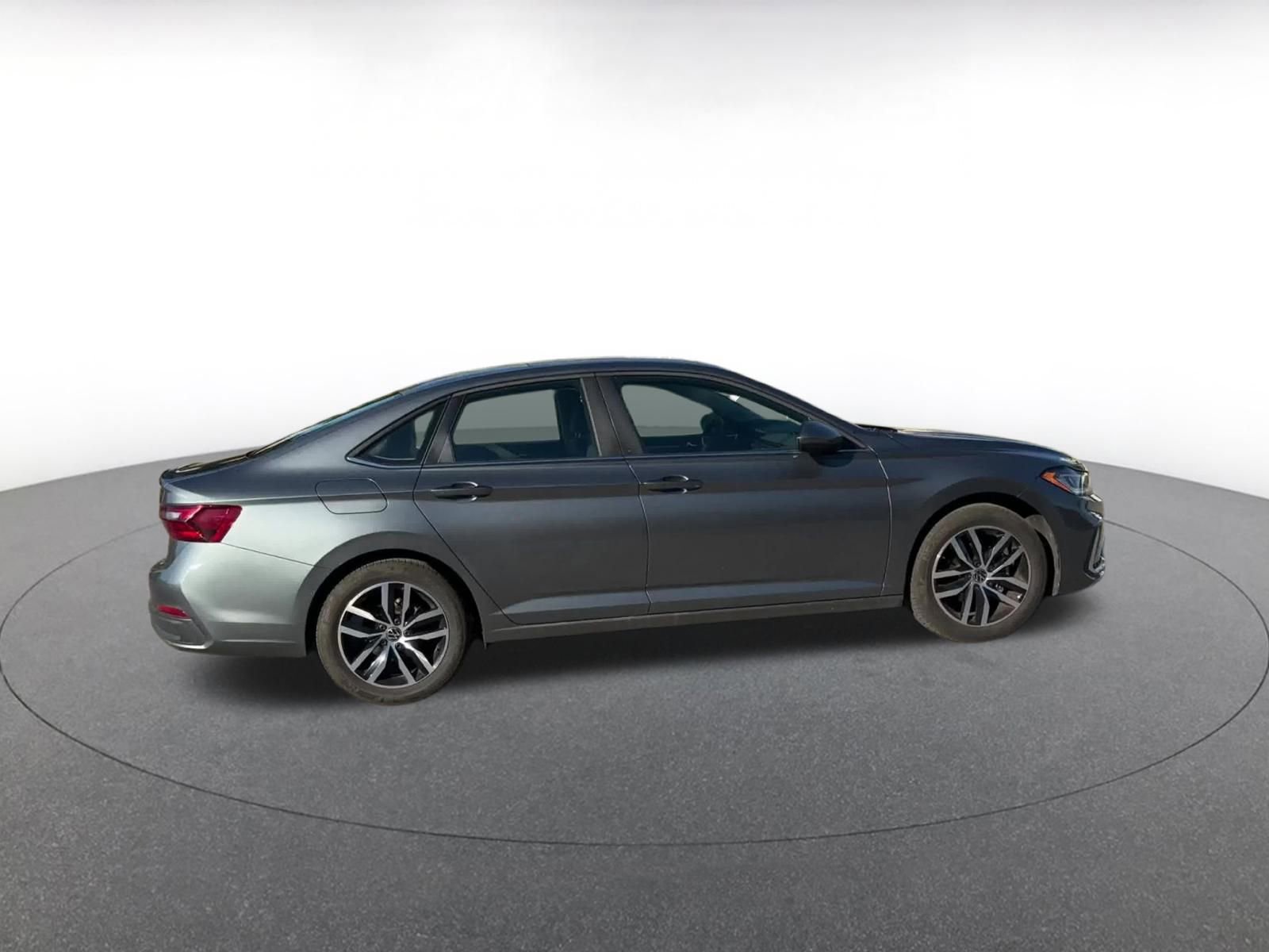 Thumbnail: 2025 Volkswagen Jetta - 15