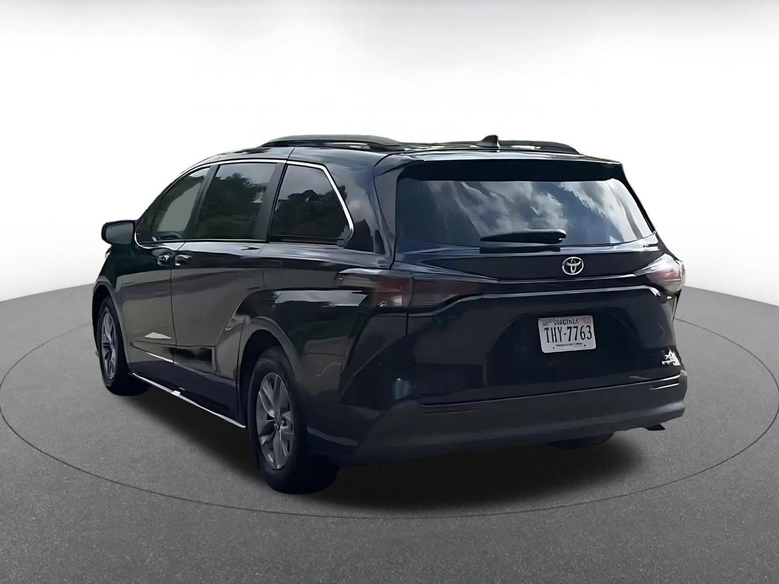 Thumbnail: 2024 Toyota Sienna - 9