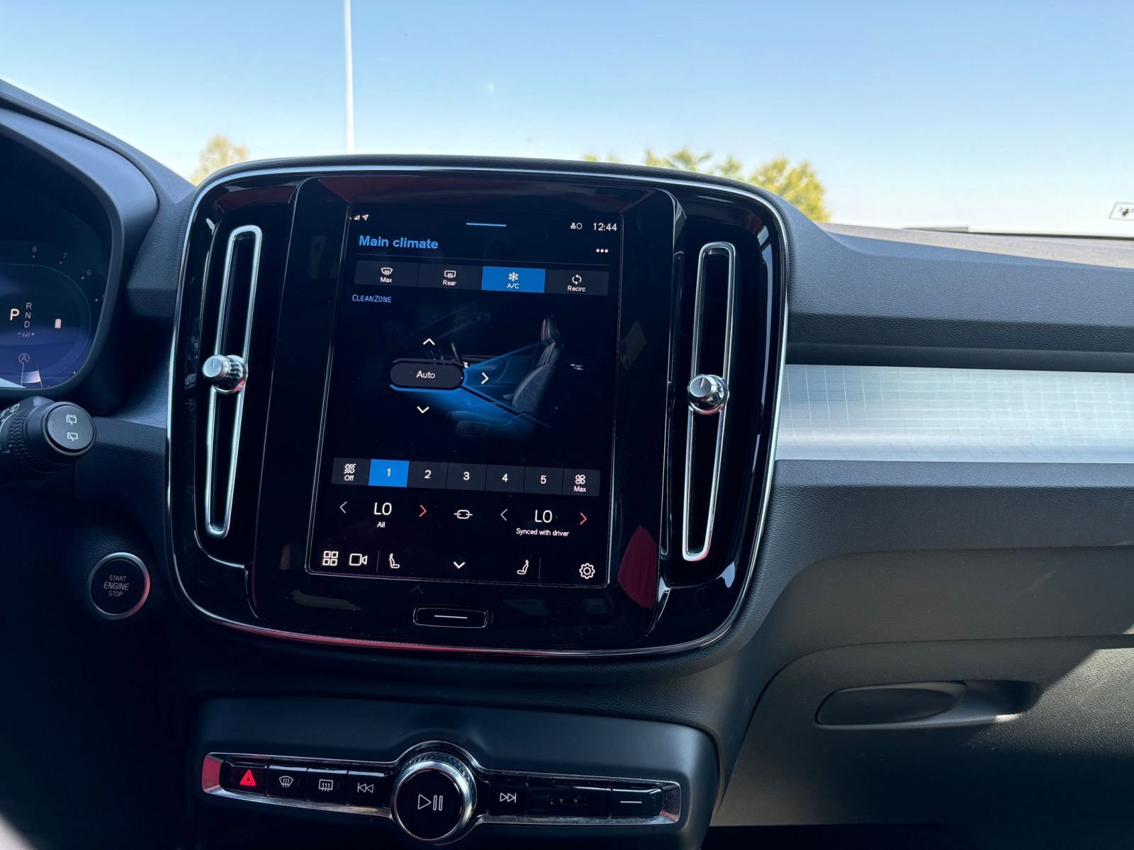 Thumbnail: 2024 Volvo XC40 - 18