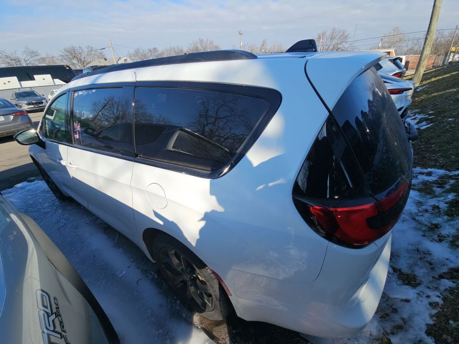 Thumbnail: 2025 Chrysler Pacifica - 9