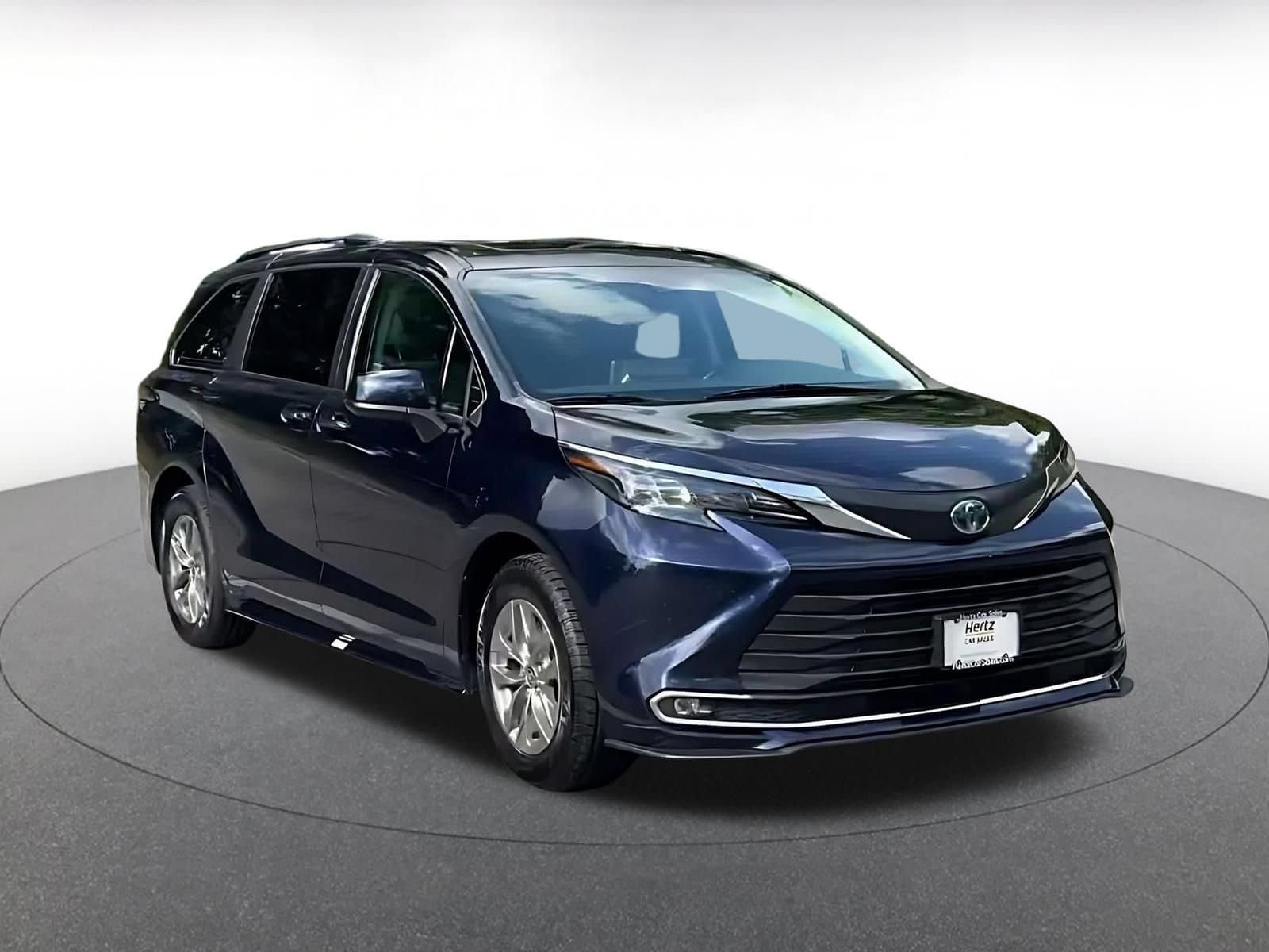 Thumbnail: 2024 Toyota Sienna - 3