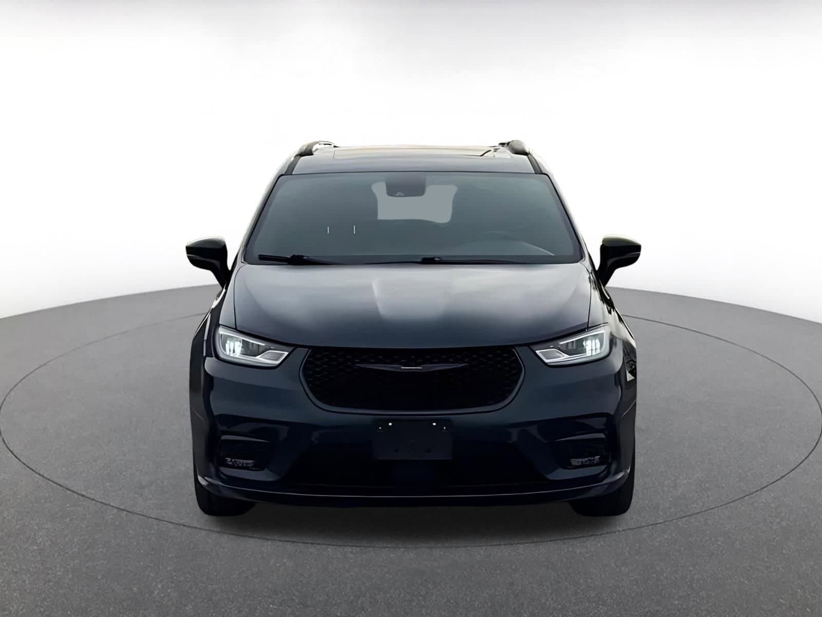 Thumbnail: 2025 Chrysler Pacifica - 4