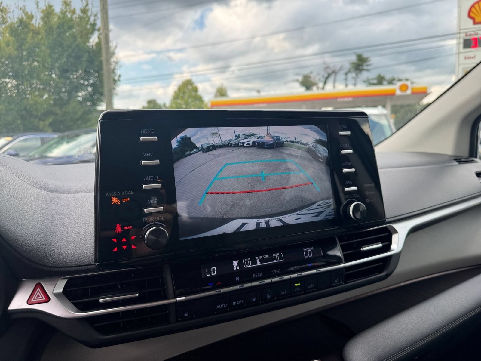 Thumbnail: 2024 Toyota Sienna - 21