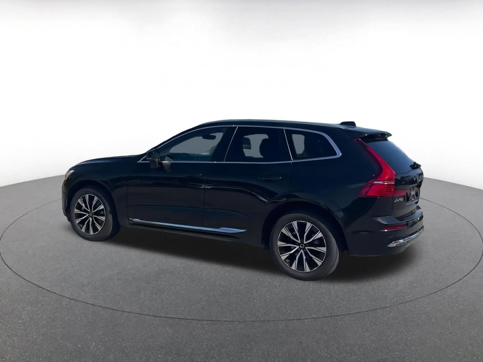 Thumbnail: 2023 Volvo XC60 - 10