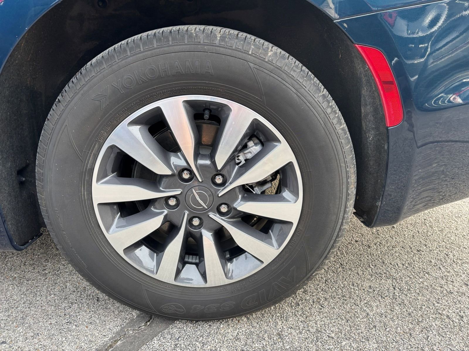 Thumbnail: 2023 Chrysler Pacifica - 34