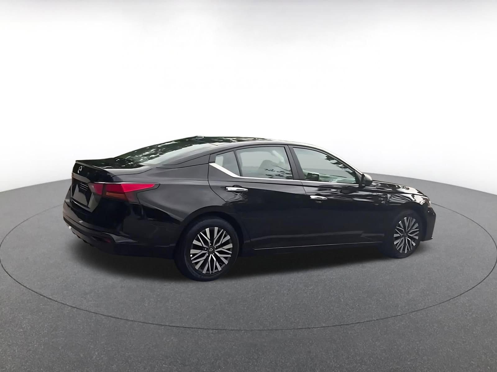 Thumbnail: 2025 Nissan Altima - 15