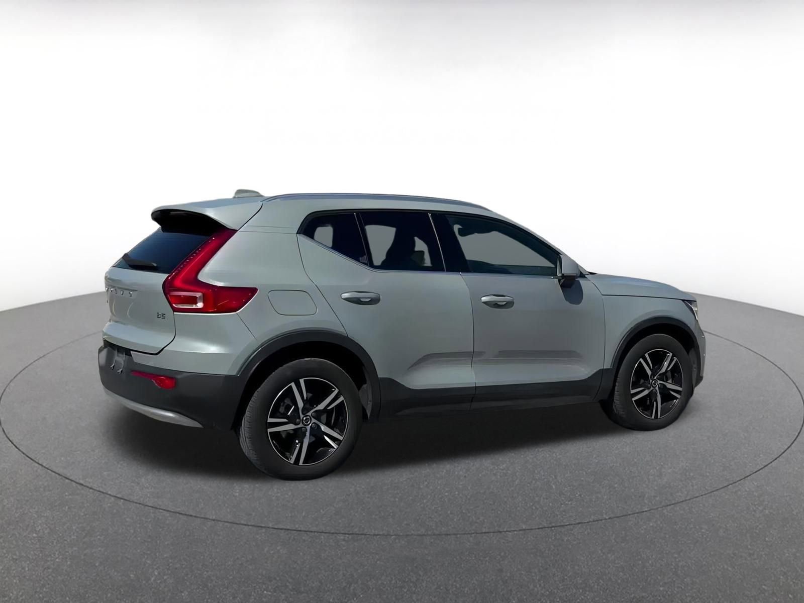 Thumbnail: 2024 Volvo XC40 - 15