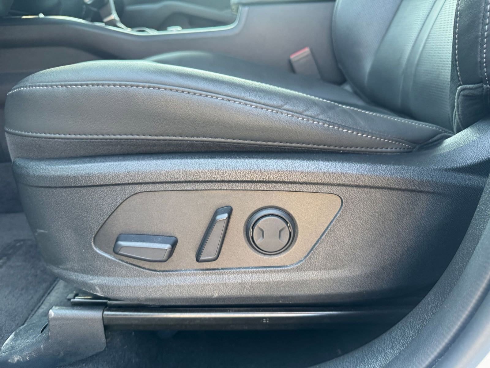 2024 Kia Sorento S 23