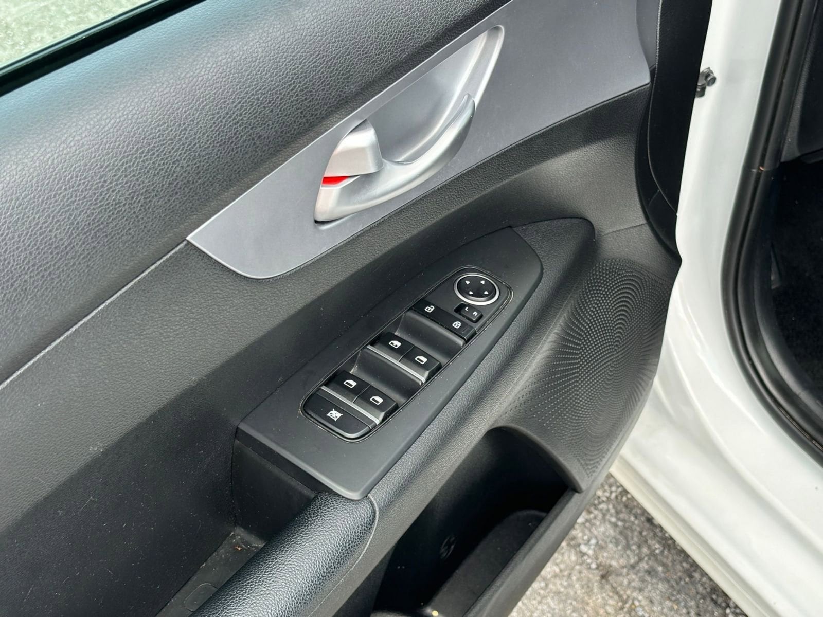 Thumbnail: 2023 Kia Forte - 20