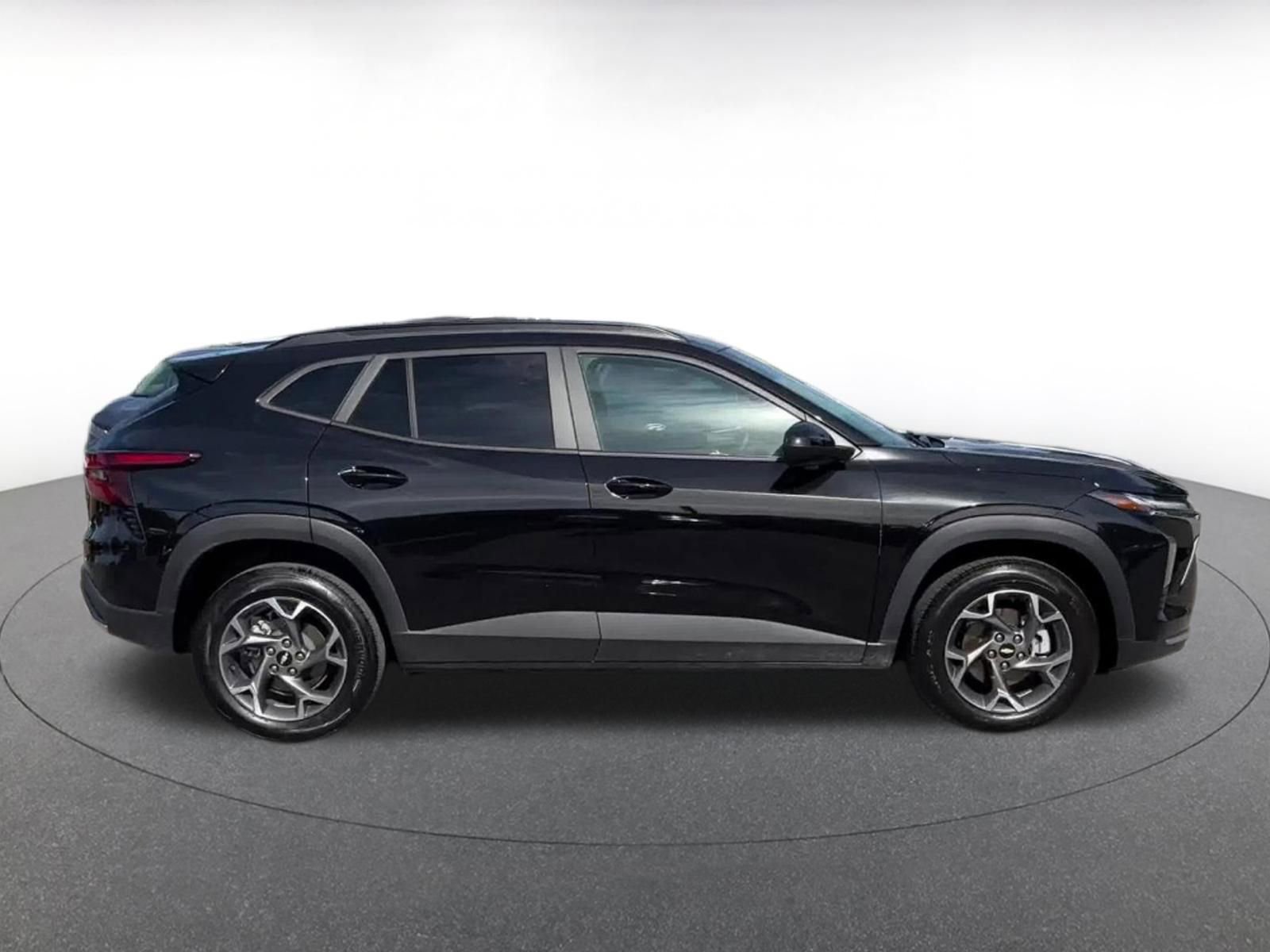 Thumbnail: 2025 Chevrolet Trax - 16