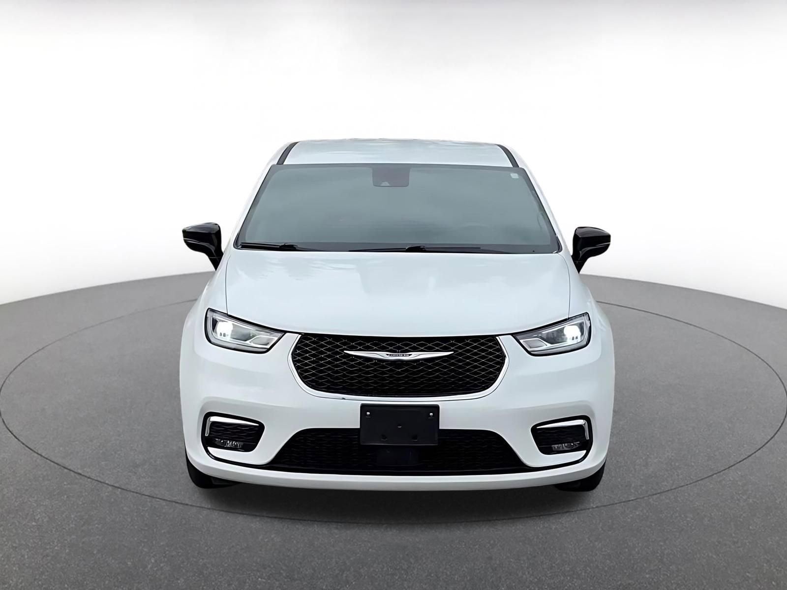 Thumbnail: 2025 Chrysler Pacifica - 4