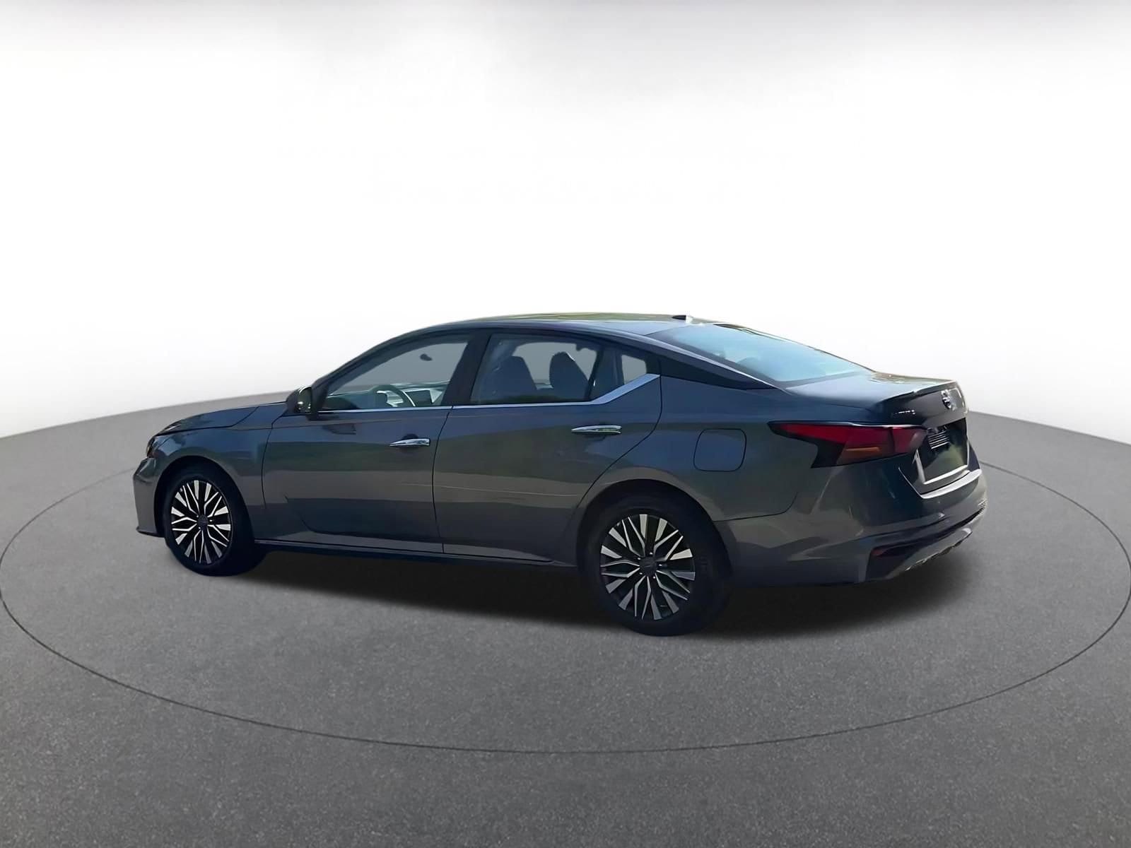 Thumbnail: 2025 Nissan Altima - 9