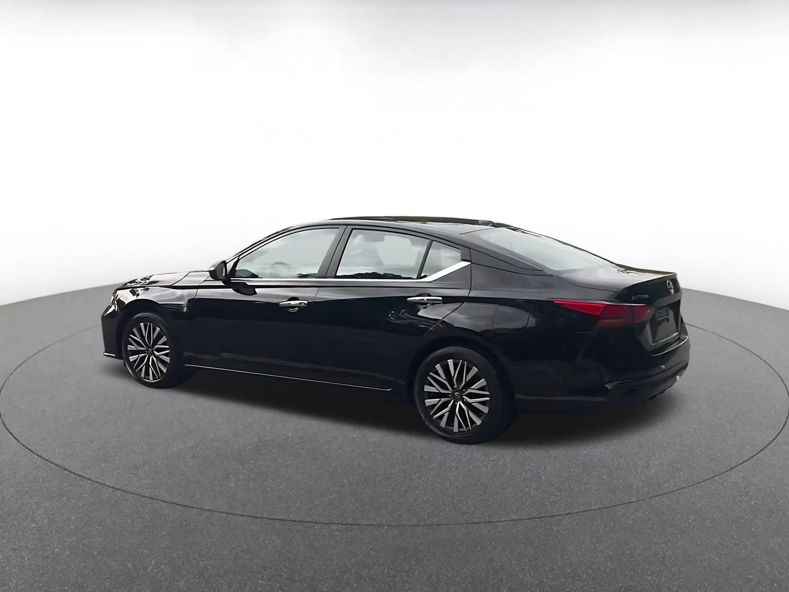 Thumbnail: 2025 Nissan Altima - 10