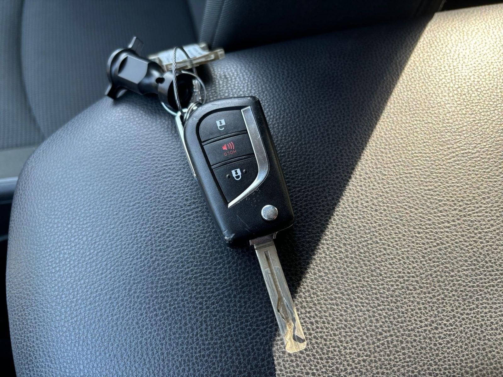 Thumbnail: 2025 Toyota RAV4 - 22