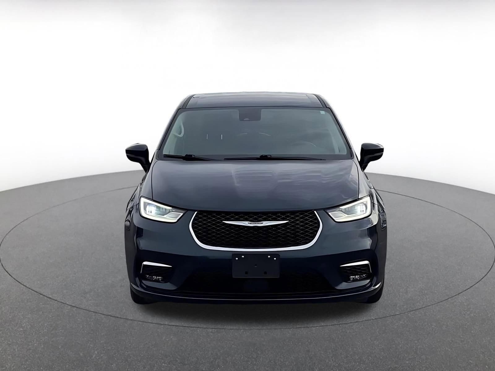 Thumbnail: 2023 Chrysler Pacifica - 4