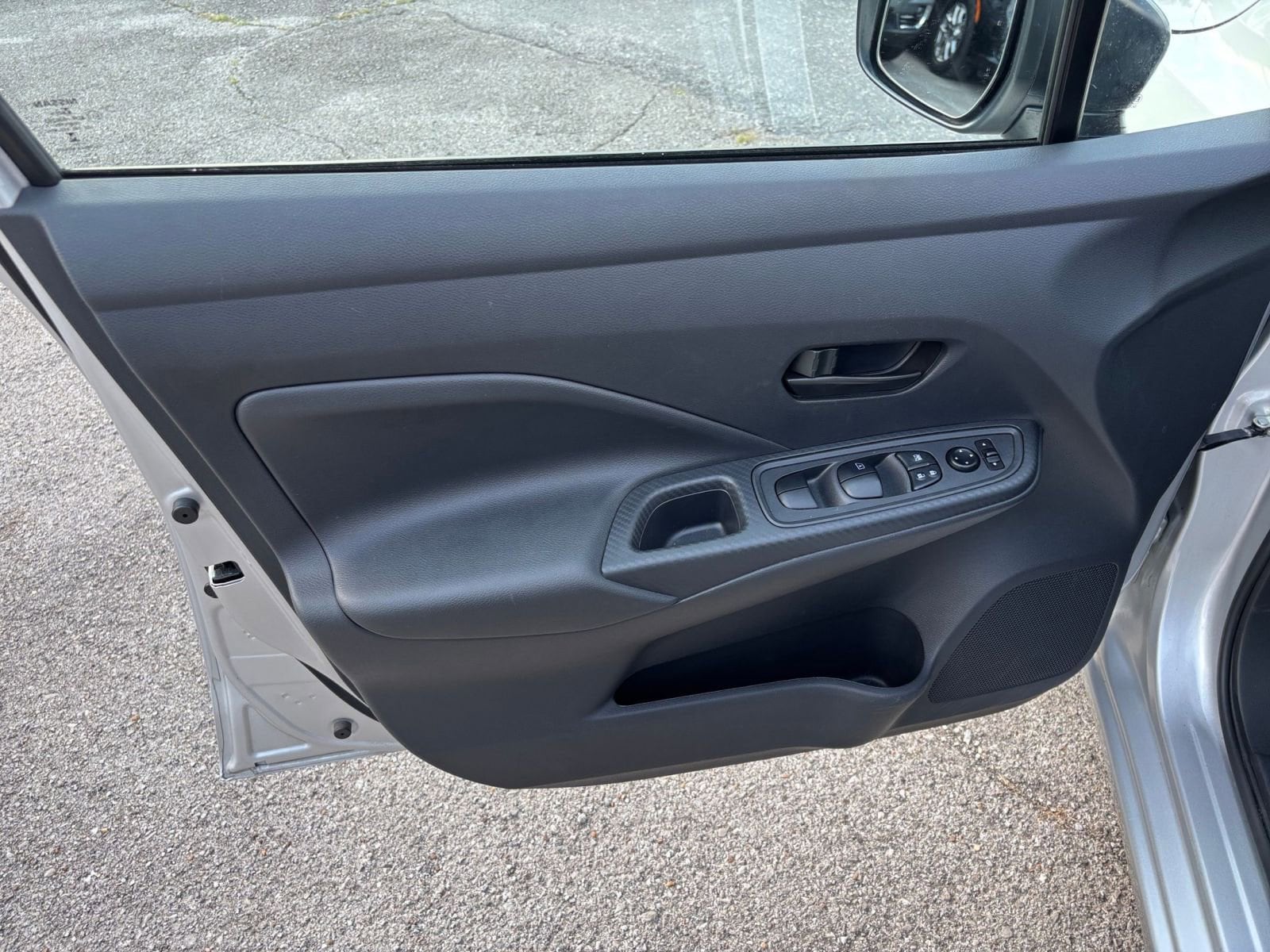 2024 Nissan Versa S 18