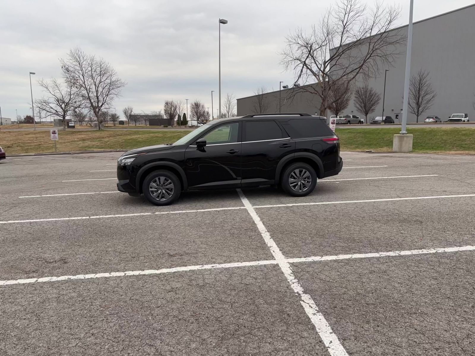 Thumbnail: 2025 Nissan Pathfinder - 16