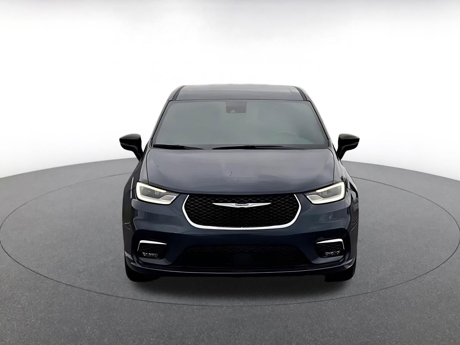 Thumbnail: 2025 Chrysler Pacifica - 4