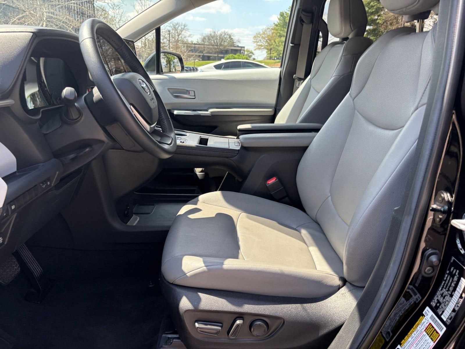 Thumbnail: 2025 Toyota Sienna - 29