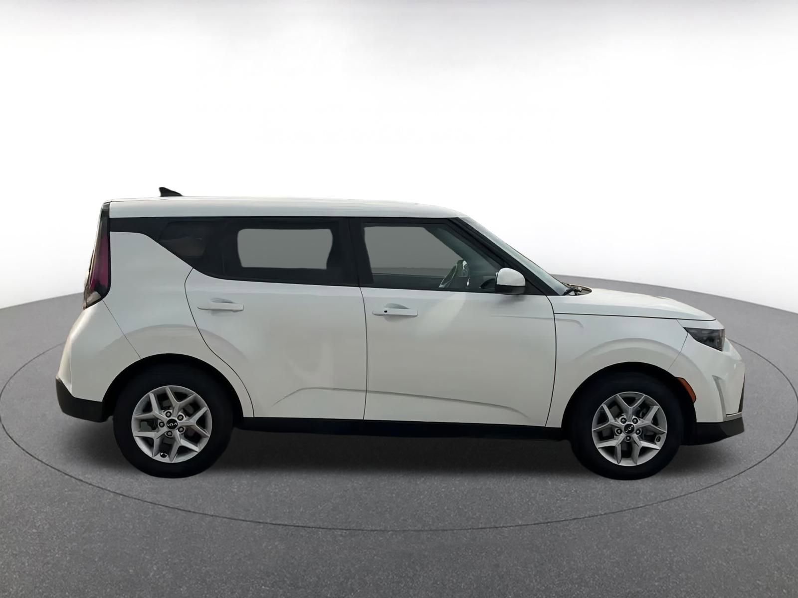 Thumbnail: 2023 Kia Soul - 16
