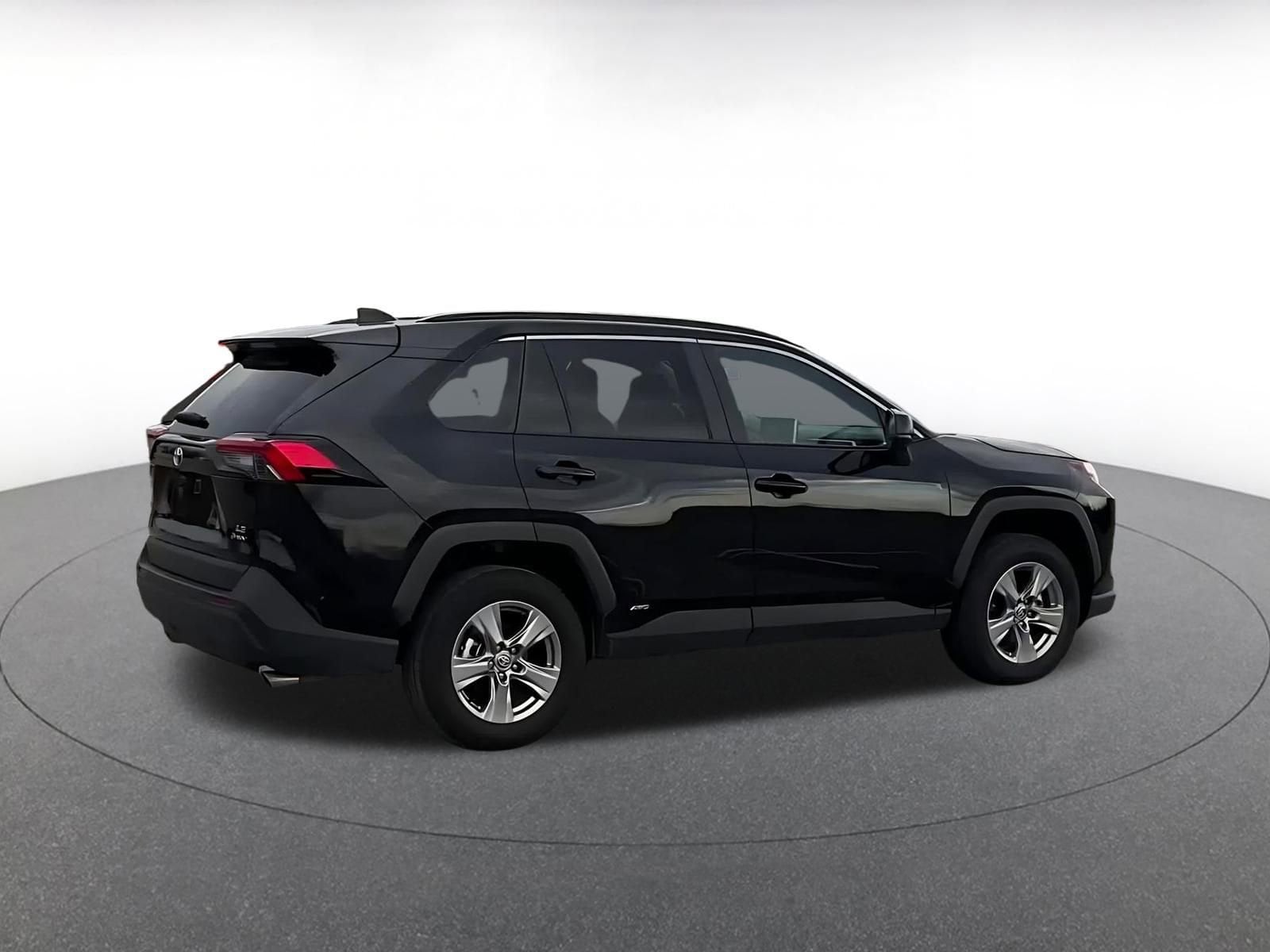 Thumbnail: 2025 Toyota RAV4 - 14